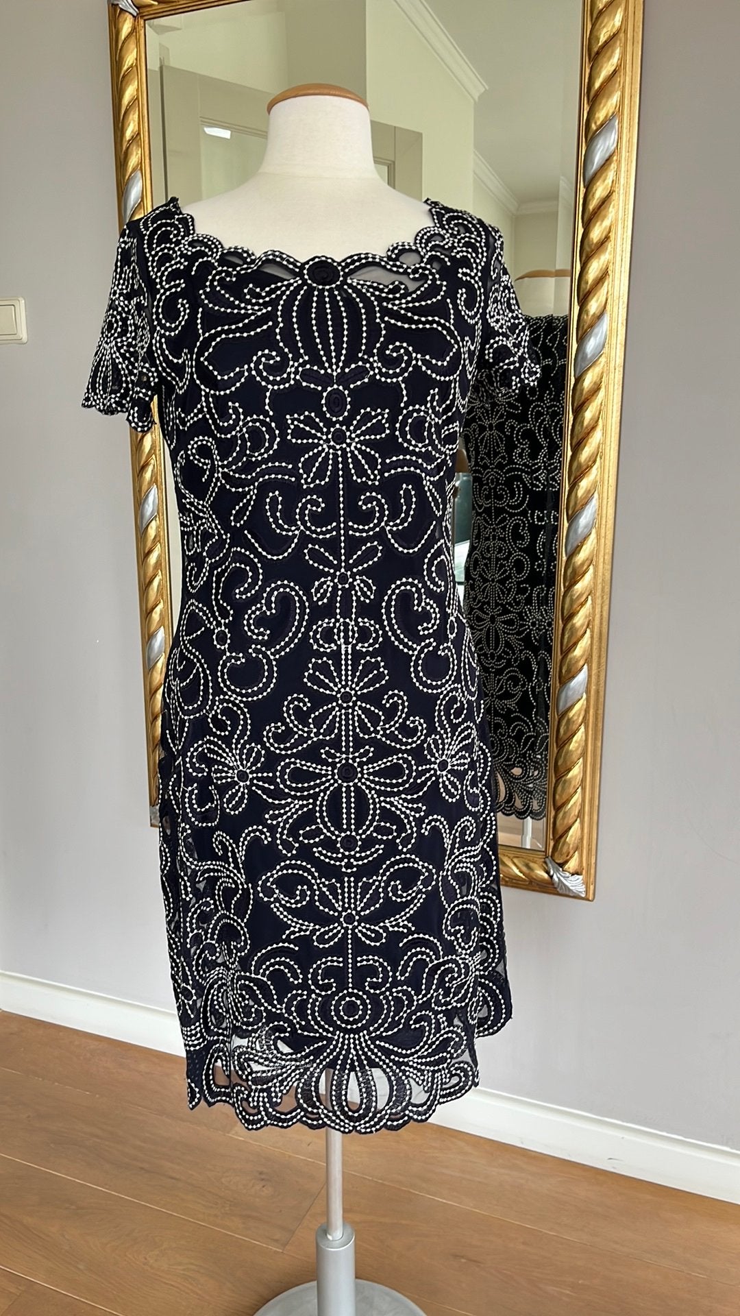SUPERMOOIE FEESTJURK VAN PHASE EIGHT, Kleding | Dames, Jurken, Maat 38/40 (M), Zo goed als nieuw, Onder de knie, Verzenden