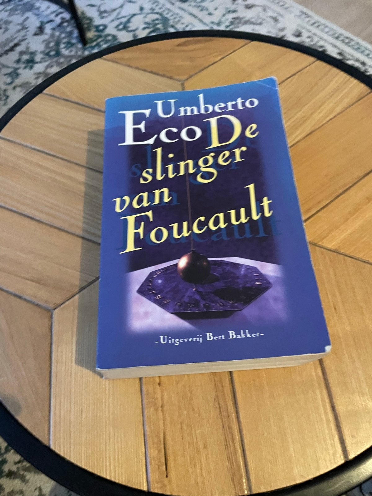 De Slinger van Foucault - Umberto Eco, Ophalen of Verzenden, Gelezen