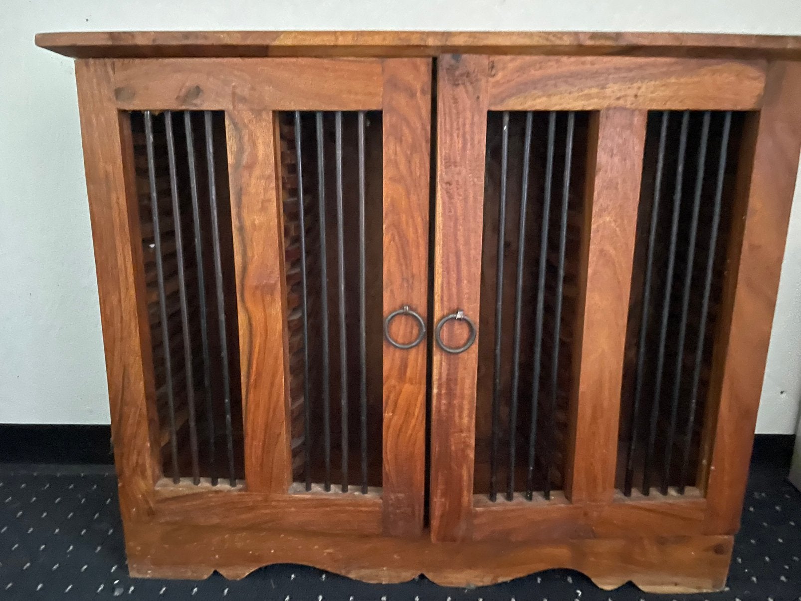 Hardhouten cd kast, Ophalen