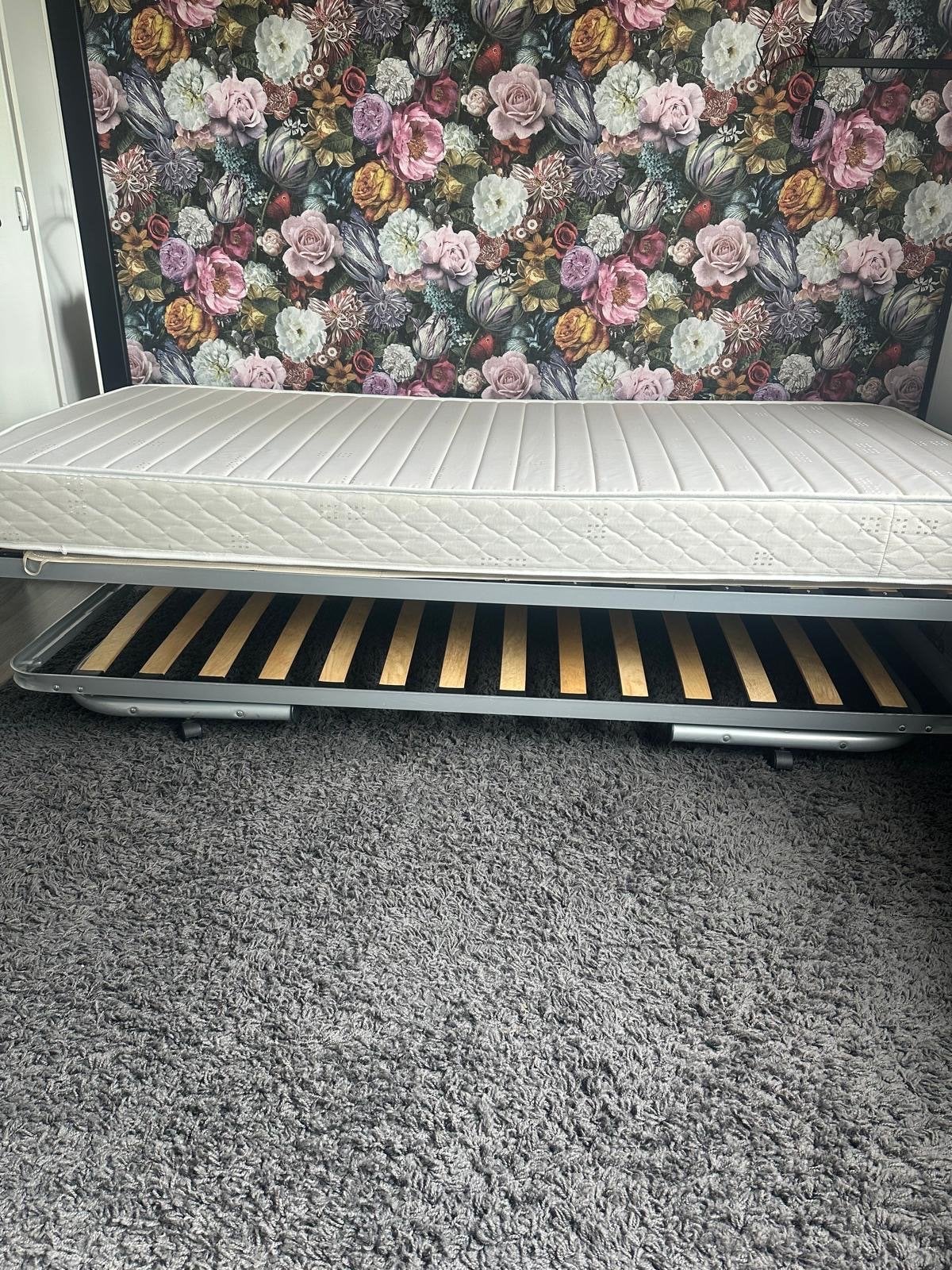 Bed met inklapbaar logeerbed - ideaal voor gasten, Huis en Inrichting, Slaapkamer | Bedden, Ophalen, Gebruikt, 90 cm, Eenpersoons