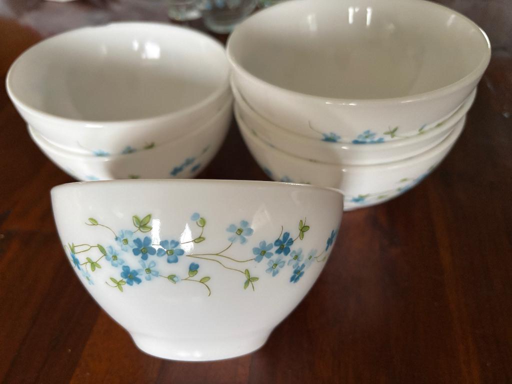 arcopal wit glas servies met blauwe bloemetjes, Huis en Inrichting, Gebruikt, Ophalen of Verzenden, Glas, Overige stijlen