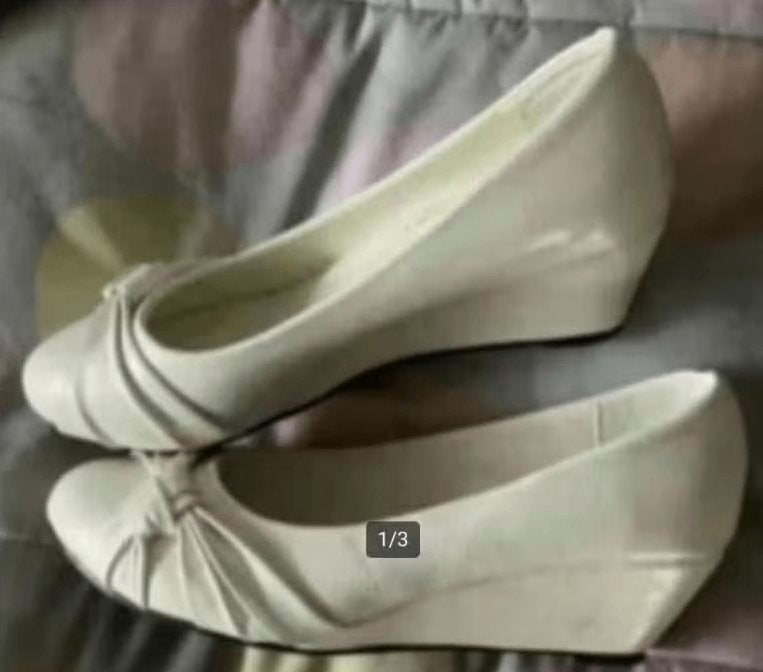 Witte schoenen leuke knoop bovenop, sleehak; 38; EST INT, Kleding | Dames, Schoenen, Wit, Ophalen of Verzenden, Zo goed als nieuw