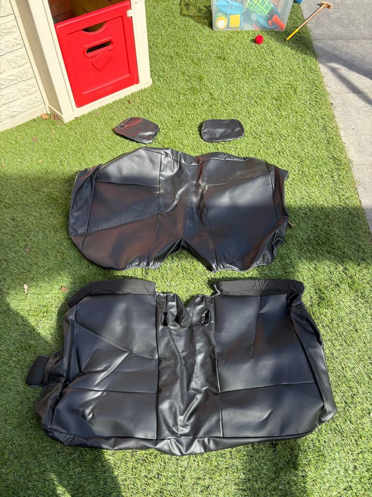 Zwarte kunstleren stoelhoezen set: c1/aygo/108., Ophalen of Verzenden, Zo goed als nieuw