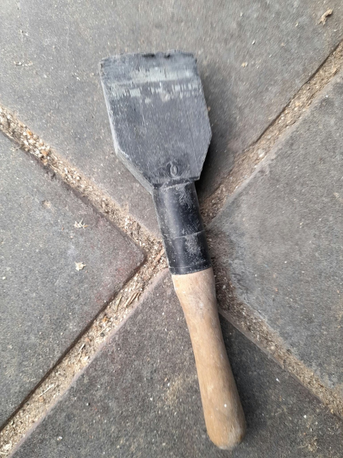Gebruikte beitel met houten handvat, Ophalen, Gebruikt, Beitel
