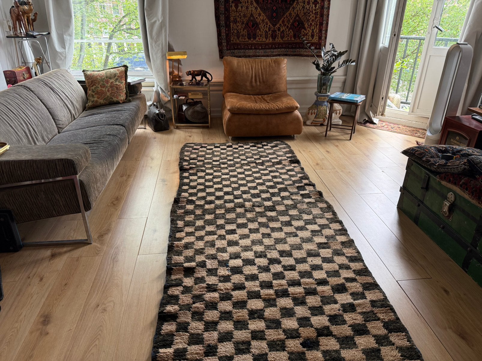 Handgeknoopt vintage Marokkaans checkerboard tapijt 297x114, Brutalist • Wabi Sabi • Japandi • Loft-men cave, Gebruikt, 1053ML, Amsterdam