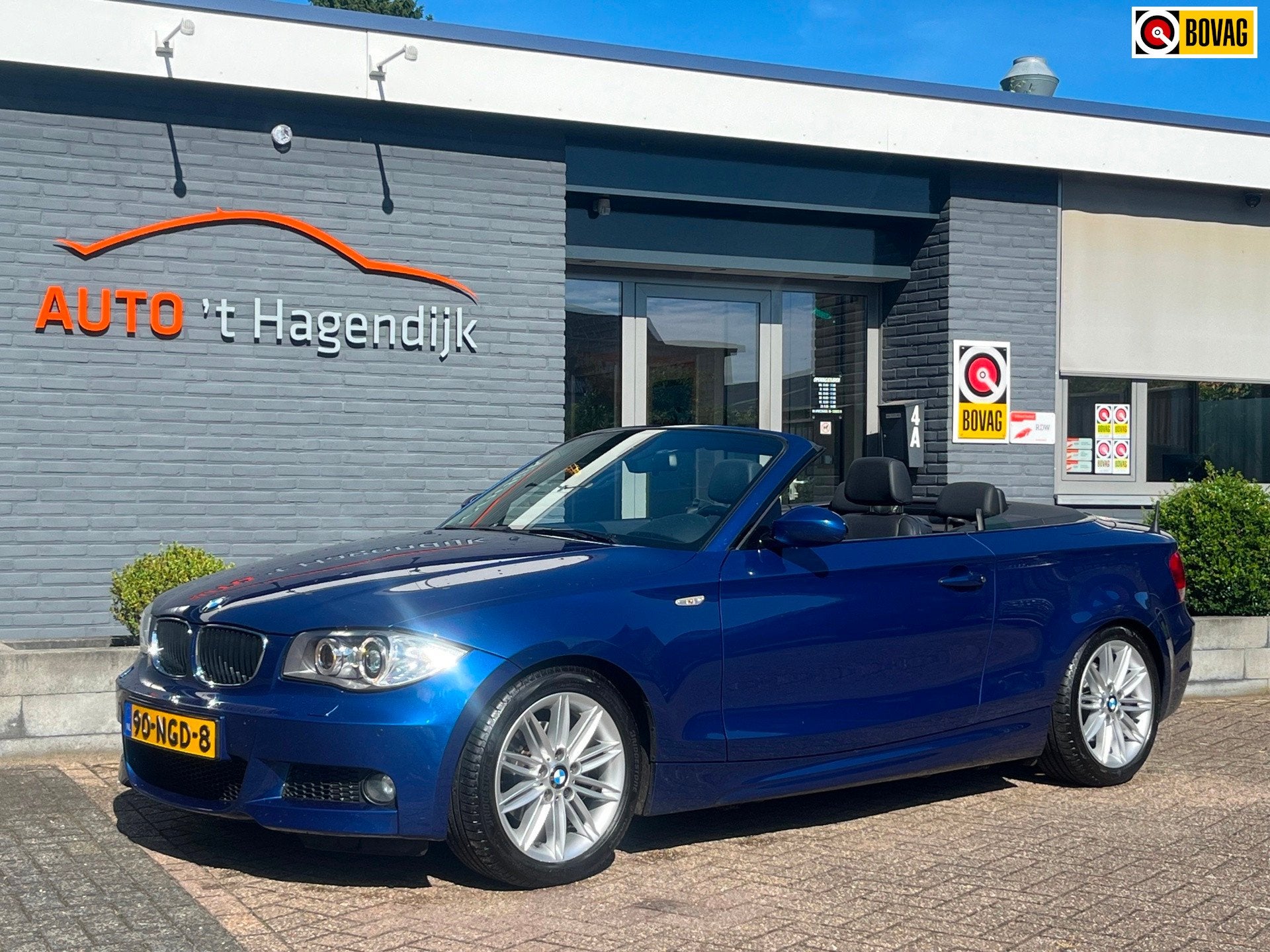 BMW 1-serie Cabrio 118i High Executive M-Sport trekhaak APK, Auto's, 1-Serie, Euro 5, Zwart, Leder