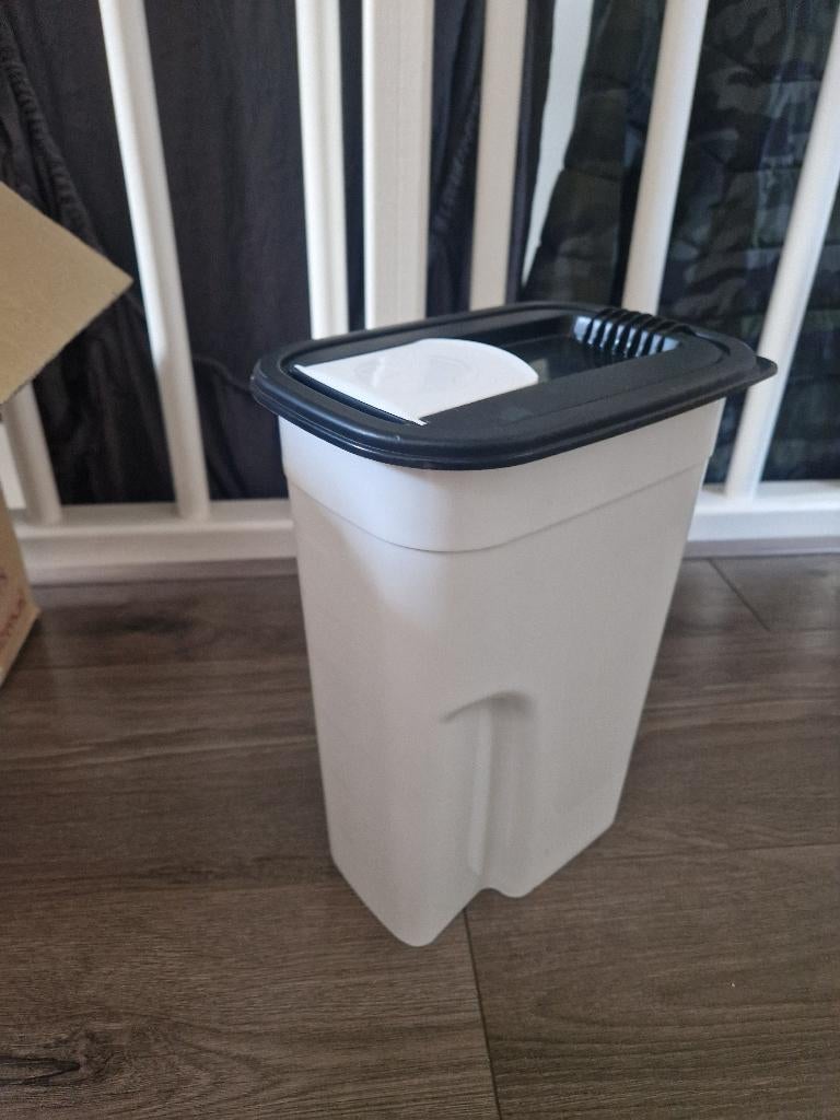 Voorraaddoos voer 4,1 liter, Ophalen