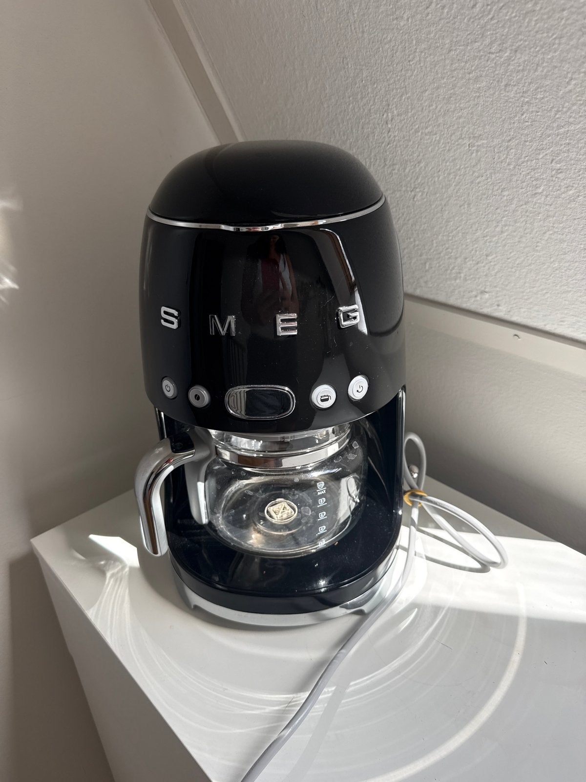 Smeg Koffiezetapparaat Zwart - Zo goed als nieuw, Witgoed en Apparatuur, Koffiezetapparaten, Ophalen, 10 kopjes of meer, Koffiemachine