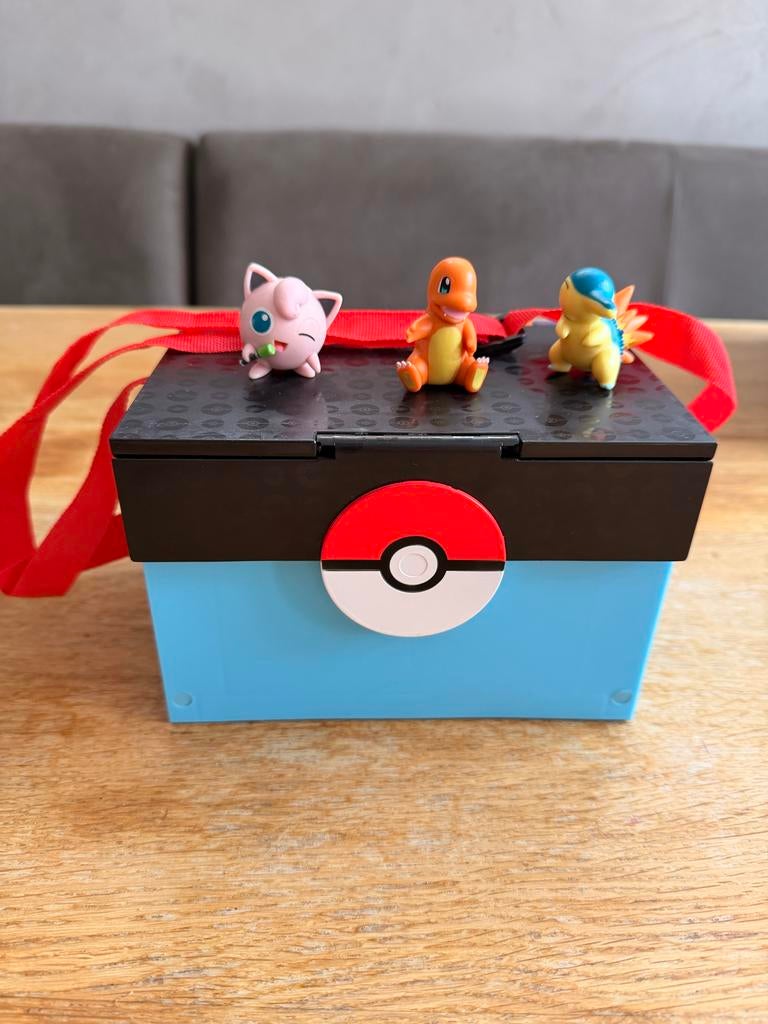 Pokémon Draagkoffer Vulkaan Speelset met 3 Figuren, Ophalen, Zo goed als nieuw