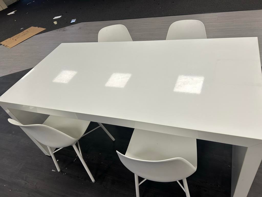 Witte eettafel met 4 stoelen - Modern design, Ophalen, Kunststof, Gebruikt, 100 tot 150 cm