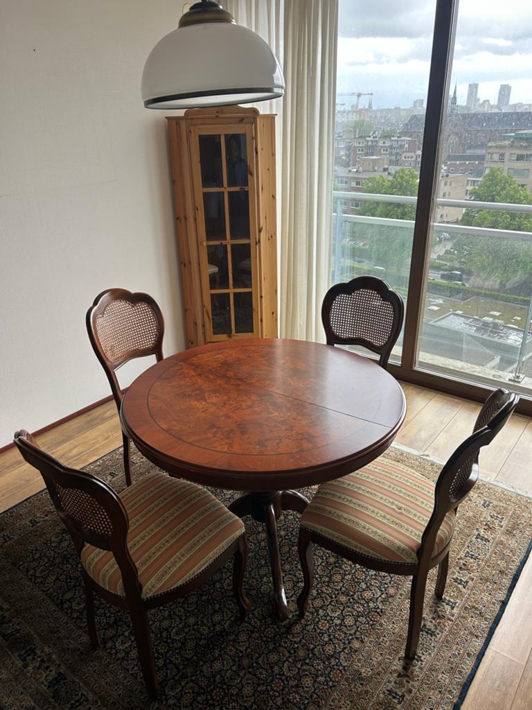 Klassieke eethoek: ronde tafel met 4 stoelen, Huis en Inrichting, Stoelen, Ophalen, Gebruikt, Bruin, Vier