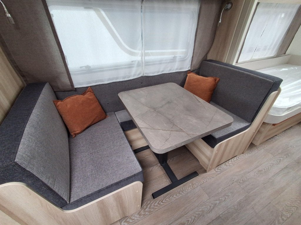 Hobby De Luxe 460 SL MODEL 2027, Caravans en Kamperen, Hobby, Tot en met 3, Overige, 2 aparte bedden