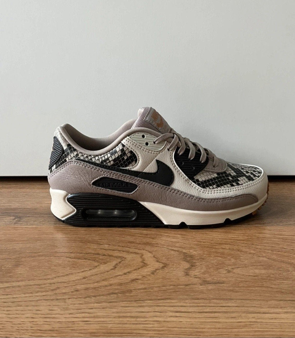 Special Edition Nike Airmax90 snake-skin, Beige, Nieuw, Ophalen of Verzenden, Sneakers of Gympen
