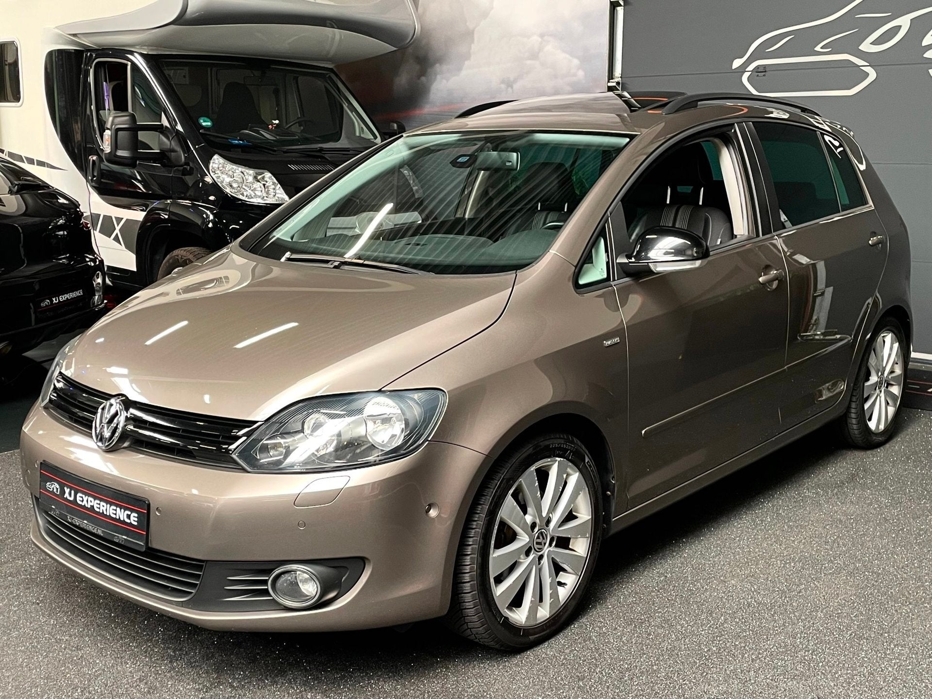 Volkswagen Golf Plus 1.2 TSI Highline GLASDAK NAVI CARPLAY A, Auto's, Euro 5, 1300 kg, Gebruikt, Zwart