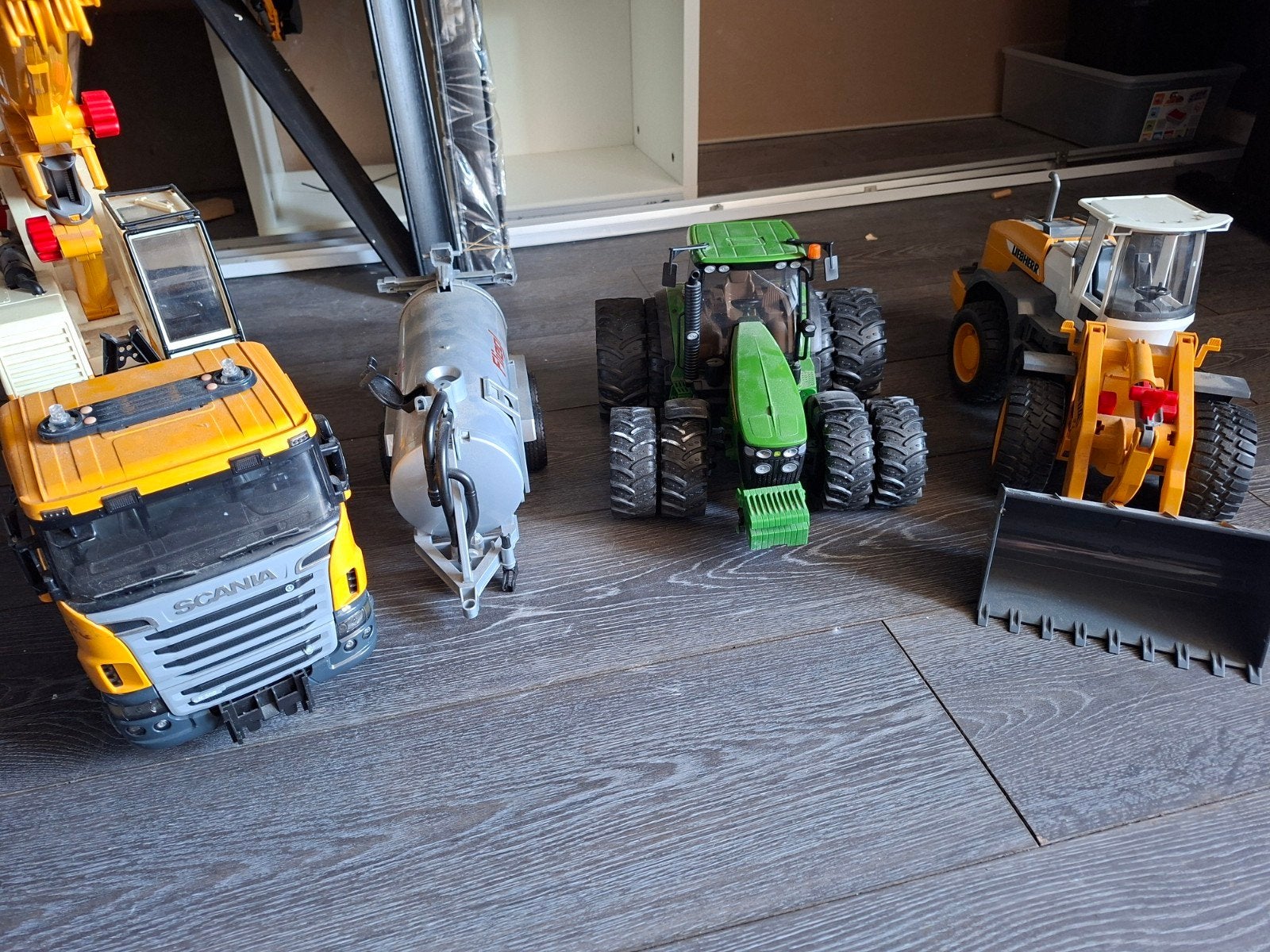 Grote set speelgoedvoertuigen: kraanwagen, tractor, shovel, Ophalen, Gebruikt