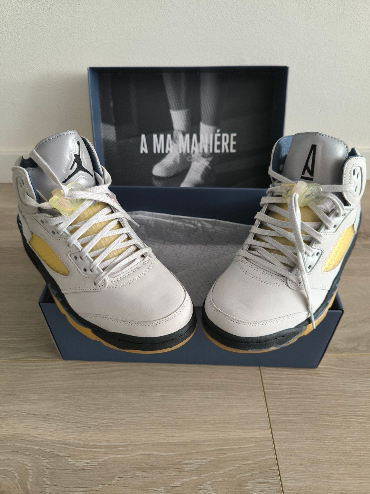 Nike Air Jordan 5 A Ma Maniére Photon Dust 42.5, Ophalen of Verzenden, Nieuw