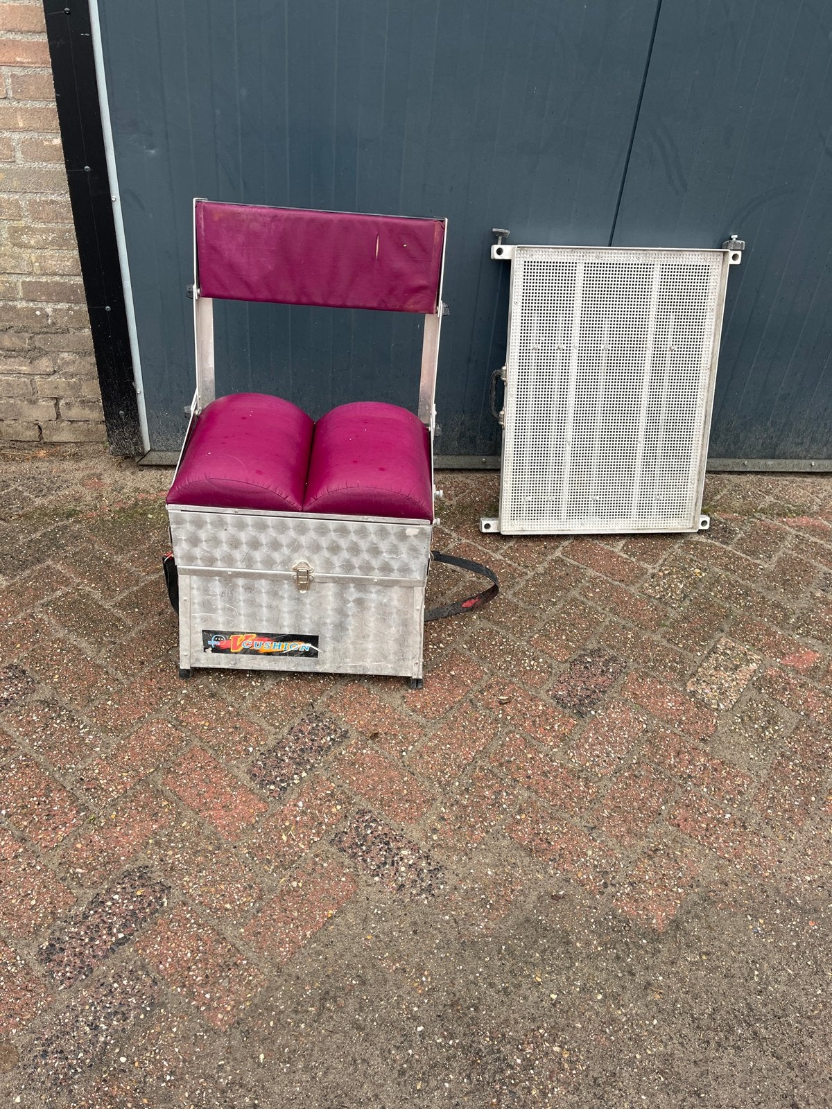 Viskoffer met zitje en rugleuning en plateau, Watersport en Boten, Hengelsport | Algemeen, Ophalen, Gebruikt, Overige typen