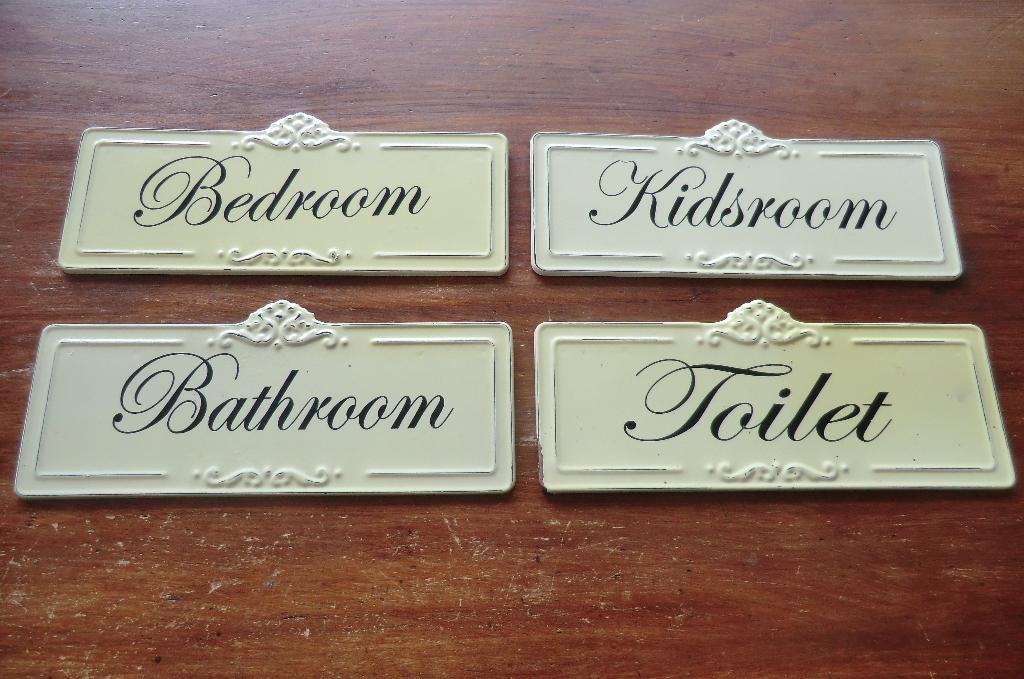 4 metalen bordjes: - Bedroom - Kidsroom - Bathroom -Toilet, Ophalen of Verzenden