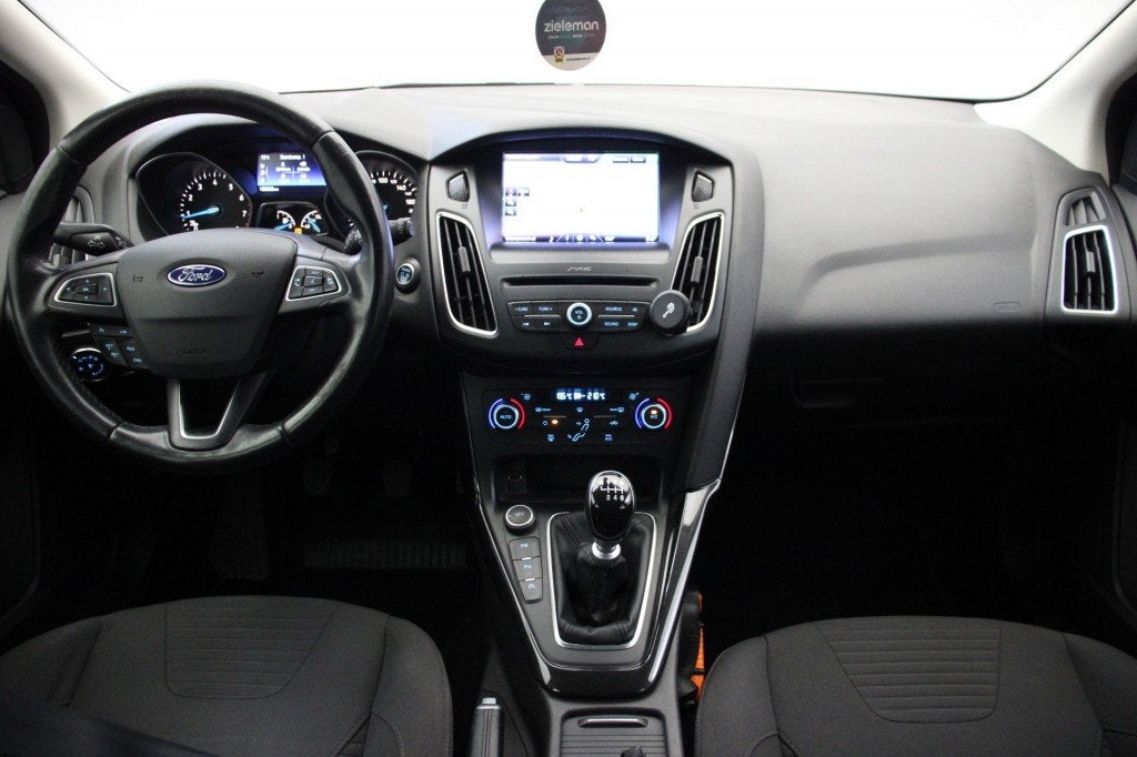 Ford FOCUS  1.0 Titanium - Navi, Clima, Trekhaak, cruise, Auto's, 125 pk, Gebruikt, Met garantie (alle), Handgeschakeld