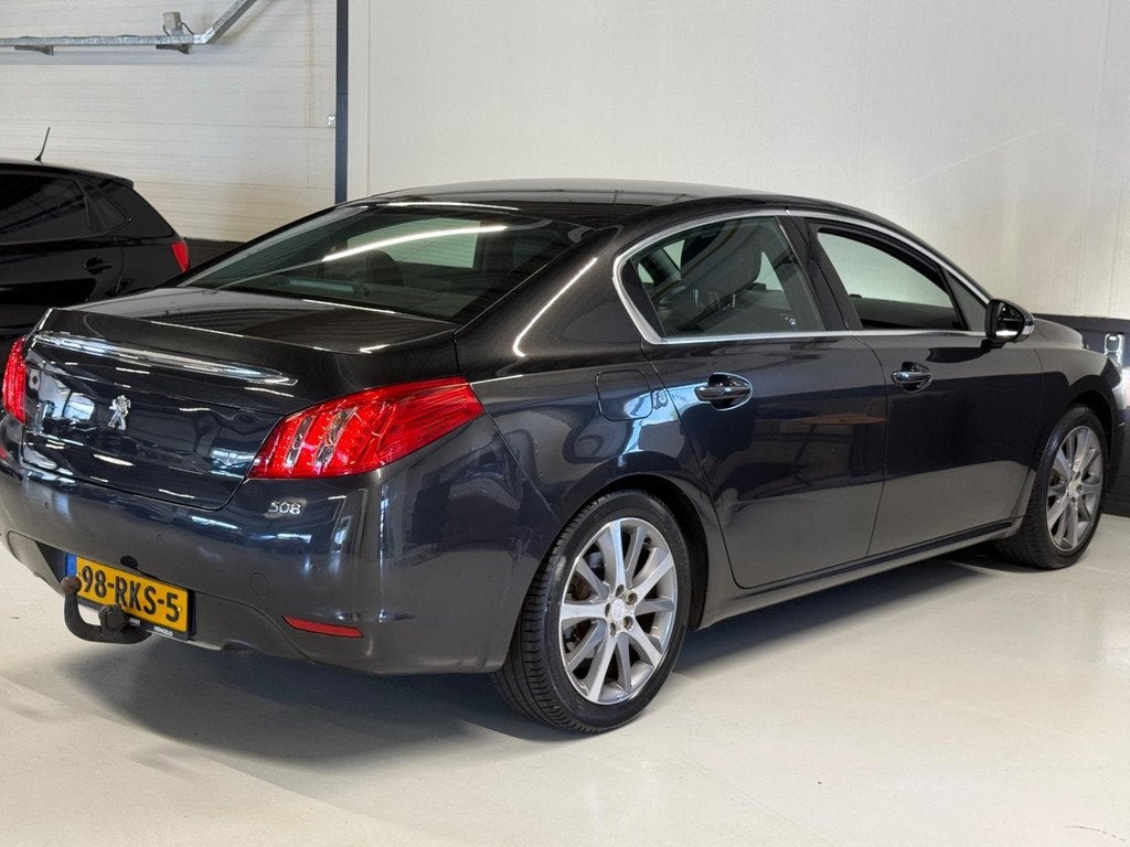 Peugeot 508 1.6T 156PK Allure Automaat|Trekhaak|LED!, Auto's, Peugeot, Euro 5, Gebruikt, Zwart, Leder en Stof
