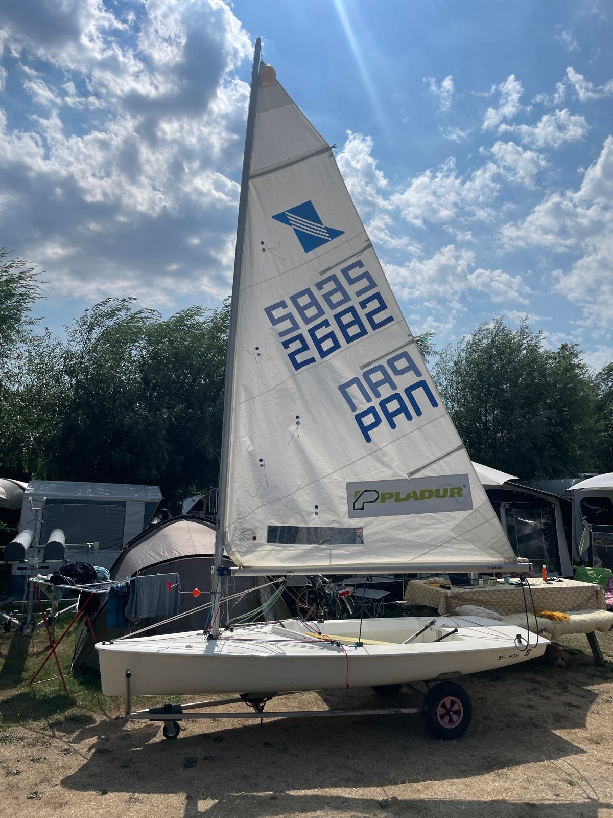 Mooie wedstrijd Splash wit incl. trailers, zeilen, 2x mast, Ophalen, Gebruikt, Minder dan 15 m², Overige typen