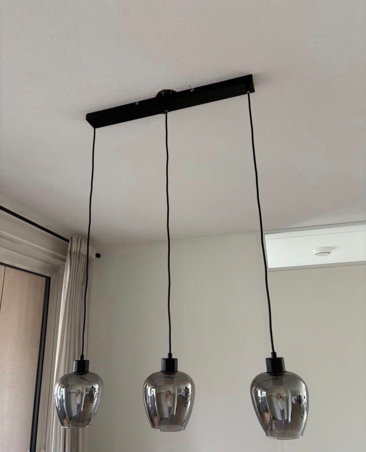 Moderne hanglamp met 3 glazen kappen, Ophalen, Zo goed als nieuw, Glas, E27 (groot)