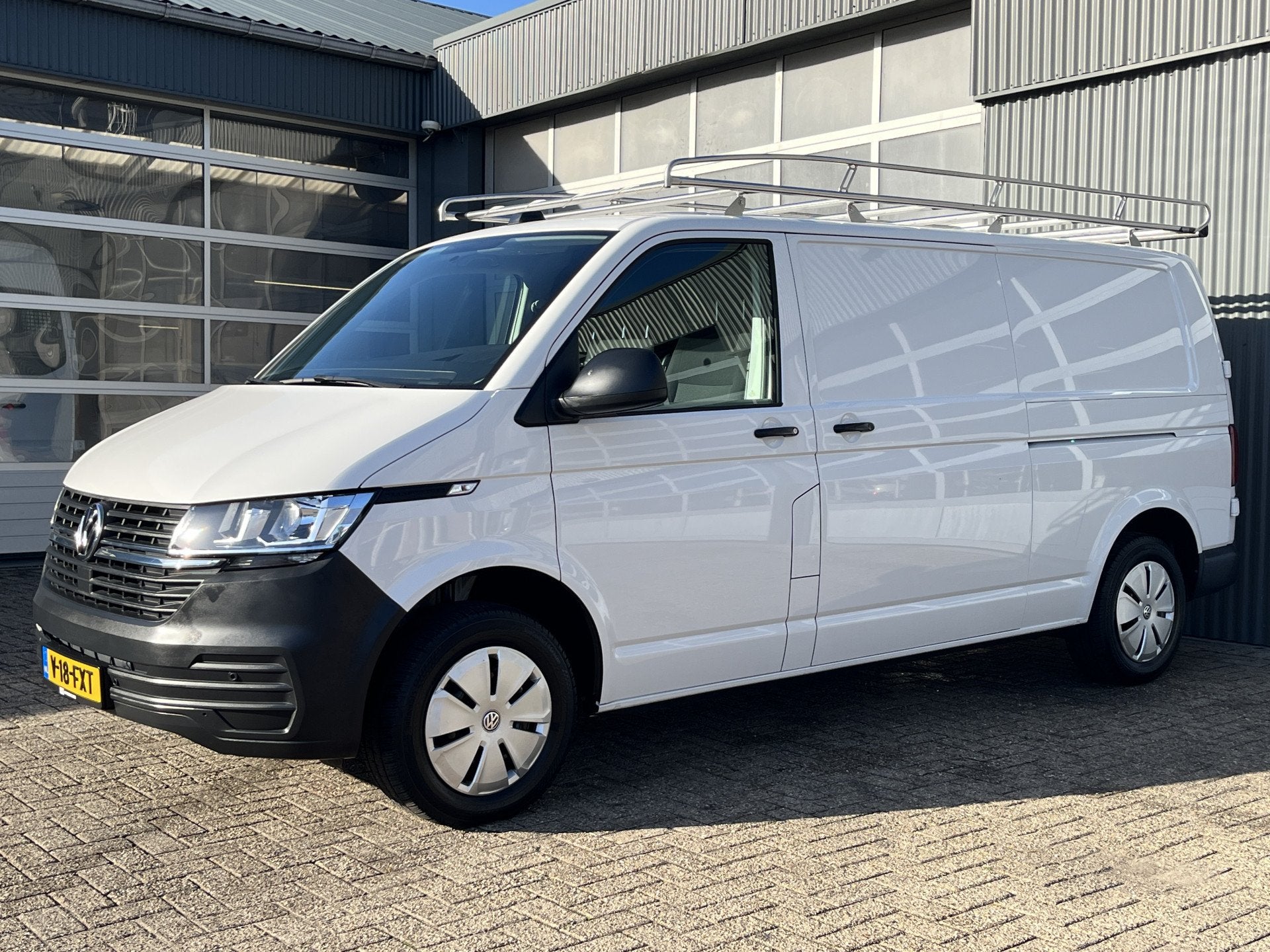 Volkswagen Transporter 2.0 TDI L2H1 150pk dubbele schuifdeur, Voorwielaandrijving, Stof, Gebruikt, 4 cilinders