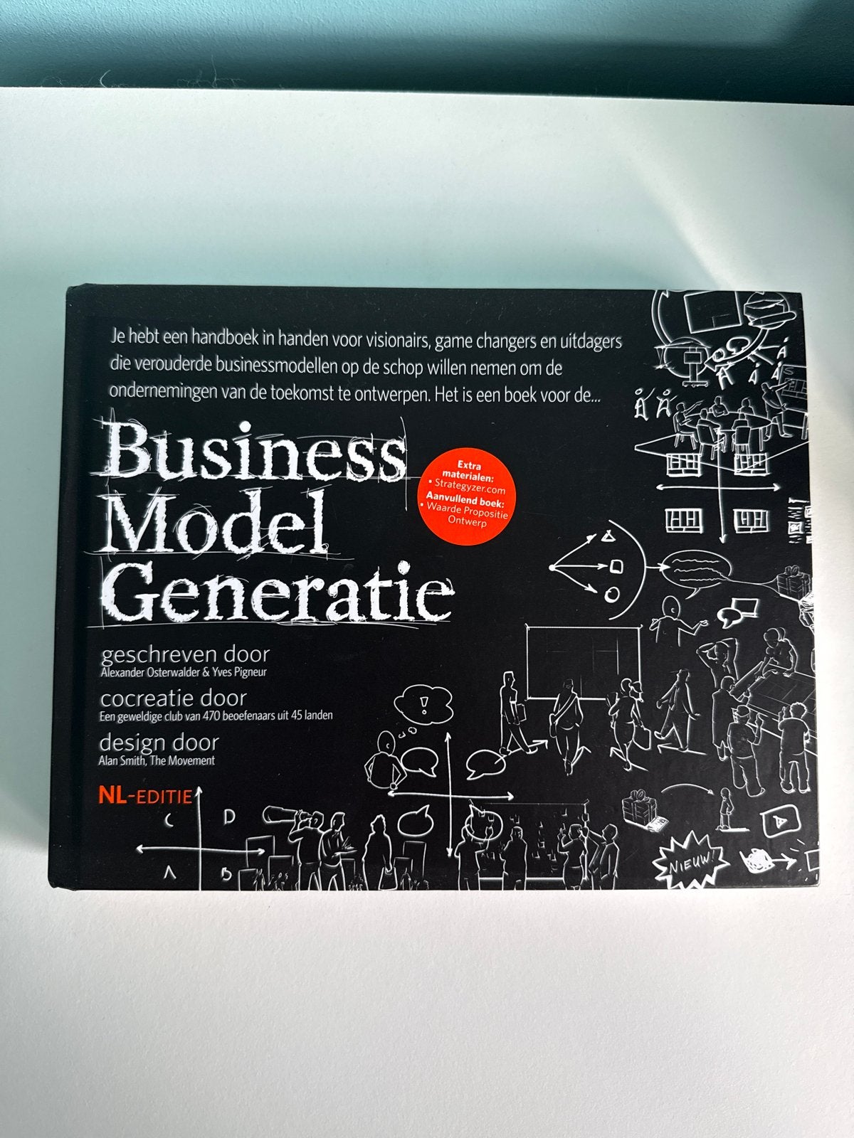 Business Model Generatie - Alexander Osterwalder & Yves Pign, Ophalen of Verzenden, Zo goed als nieuw, Management