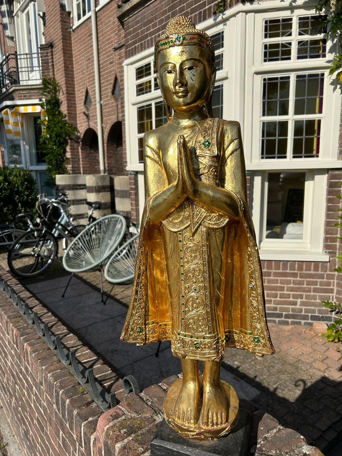 Grote staande vergulde Boeddha in Anjali Mudra (Myanmar), Ophalen