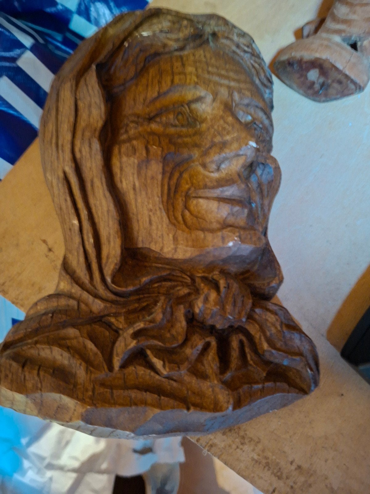 Uniek handgesneden houten beeld van een gezicht, Antiek en Kunst, Ophalen of Verzenden, Handgemaakt, 20 - 50 cm, Beeld