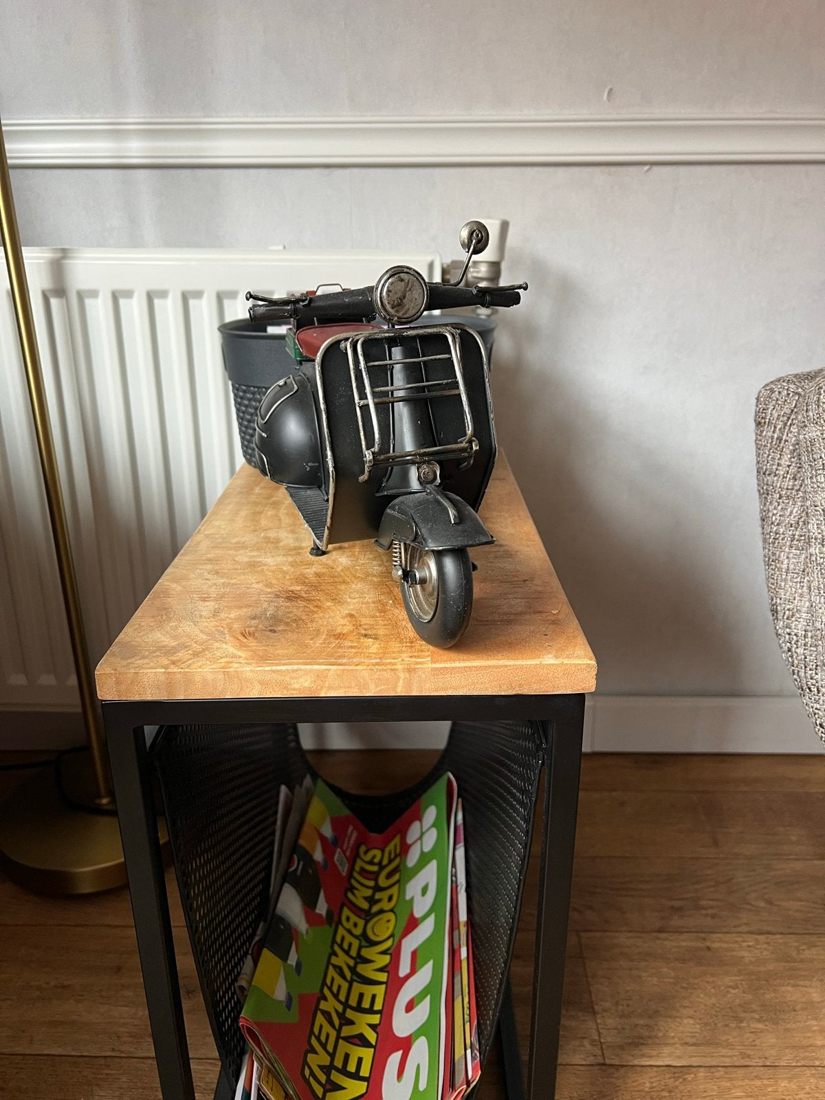 Decoratieve Vespa Scooter Model - Zwart Metaal, Hobby en Vrije tijd, Overige merken, Gebruikt, Ophalen of Verzenden, Groter dan 1:32