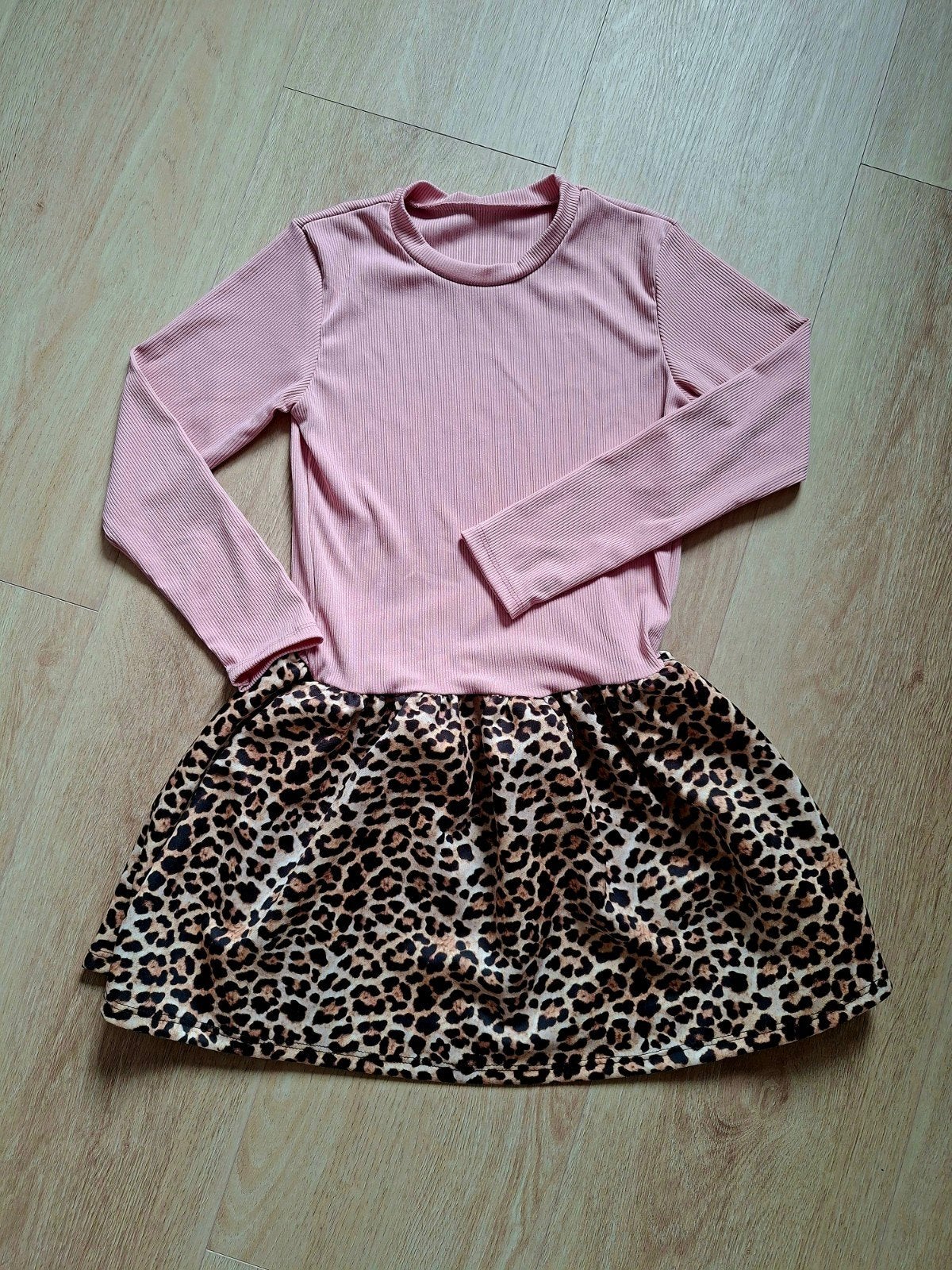Panter roze jurkje mt 146 Nieuw, Ophalen of Verzenden, Nieuw, Meisje, Jurk of Rok
