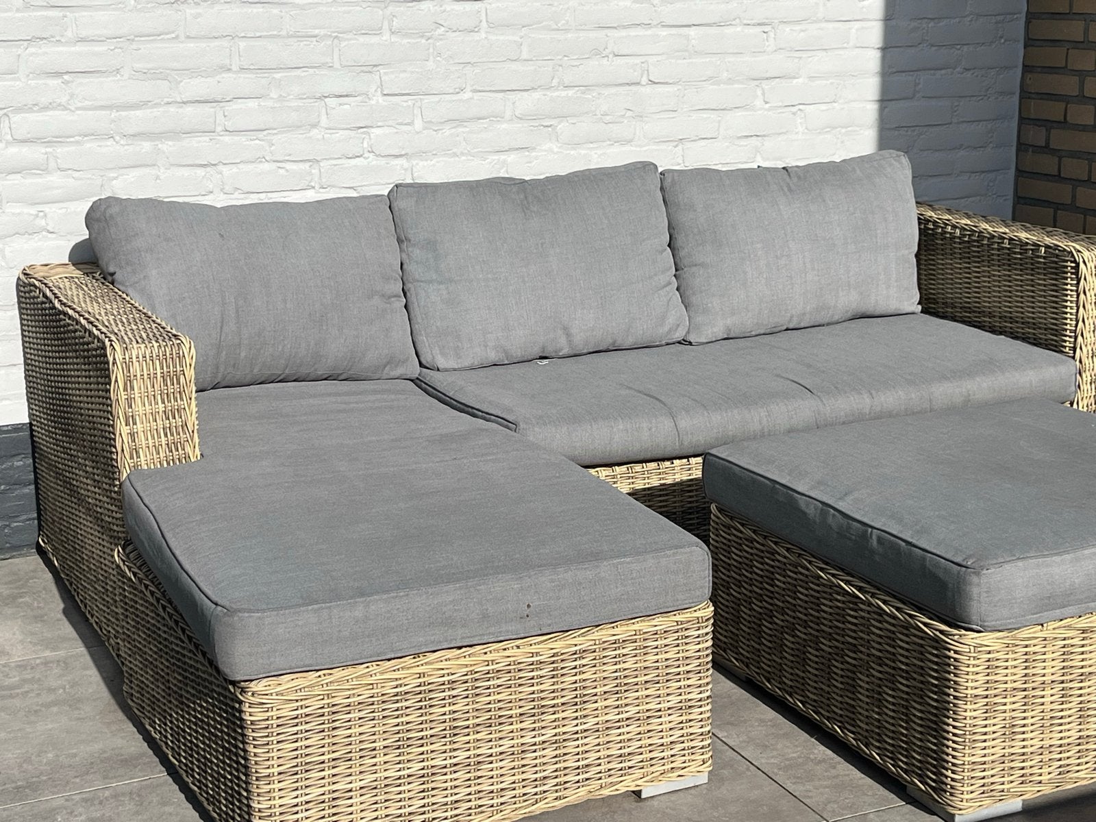 Wicker loungeset met chaise longue en hocker, Ophalen, Gebruikt, 3 zitplaatsen, Loungeset