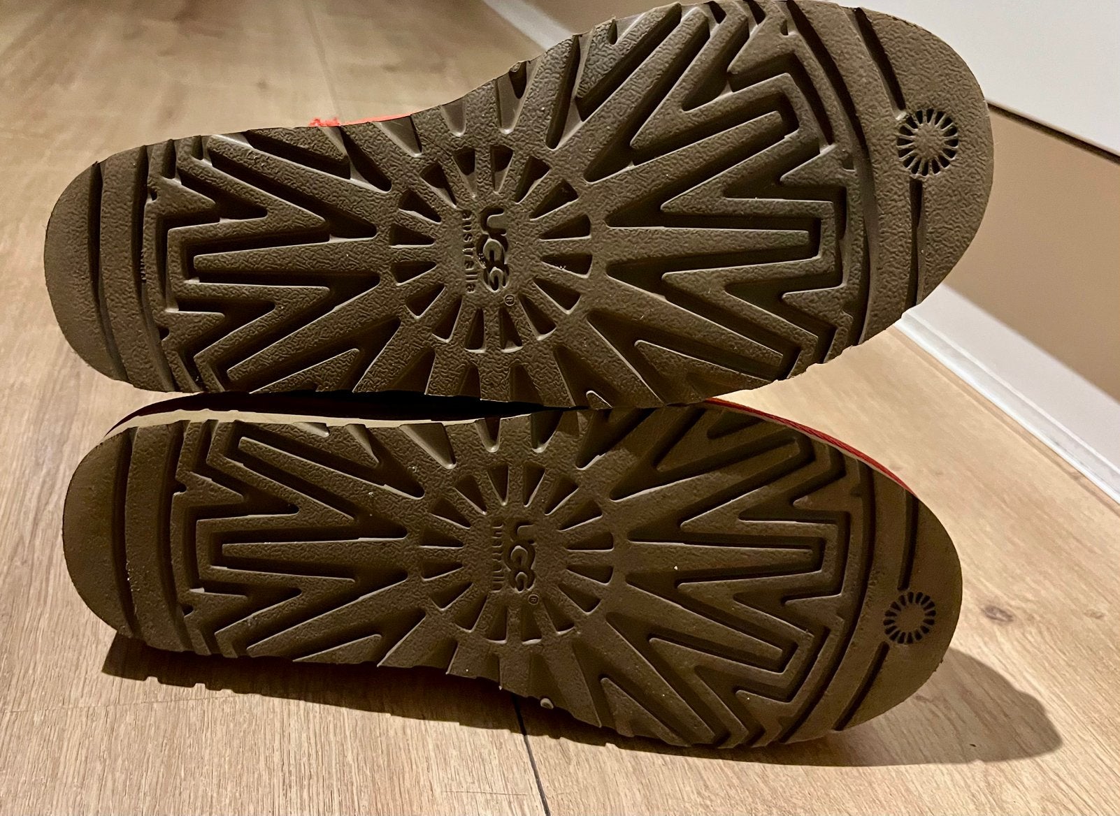 NIEUWE UGG KORAALROOD MAAT 39, Ophalen of Verzenden, Nieuw, Rood