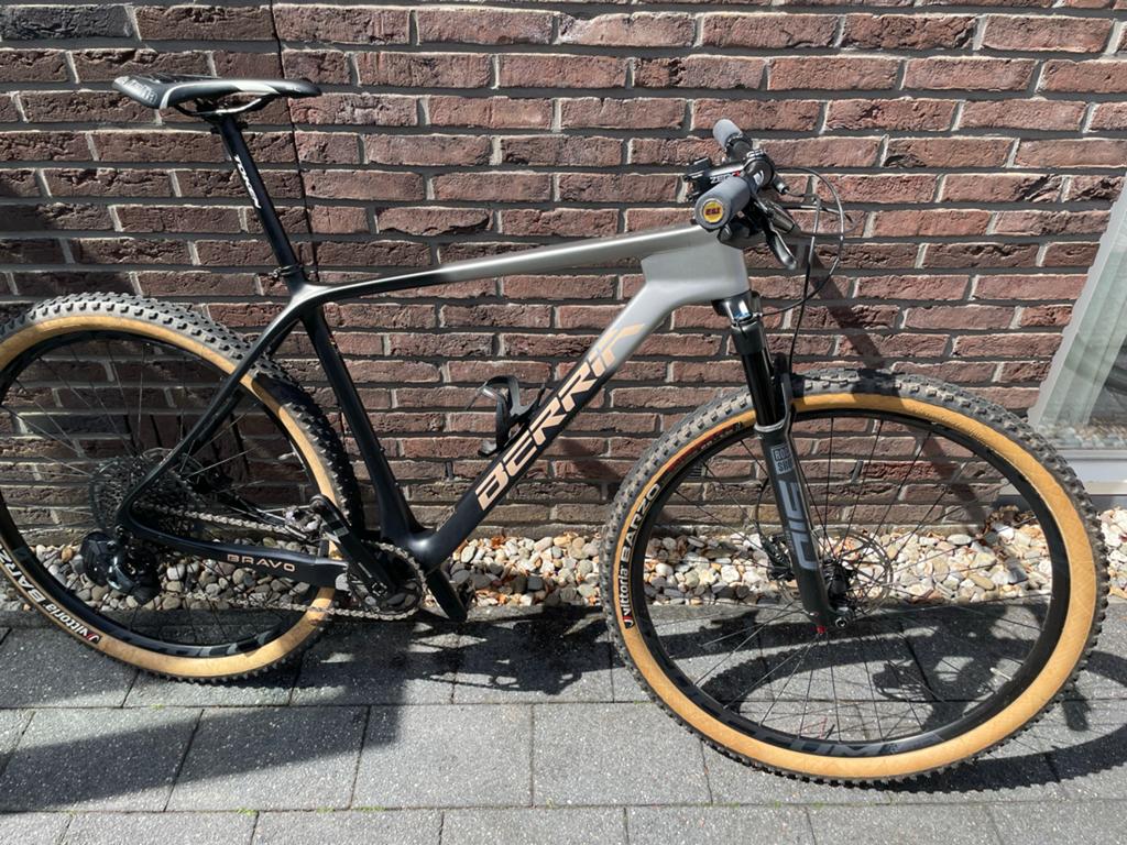 Berria Bravo BR Mountainbike - Zo goed als nieuw, Hardtail, Zo goed als nieuw, Schijfrem, Ophalen