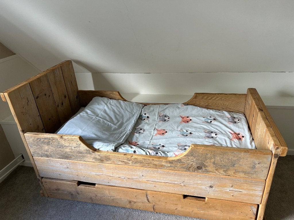 Peuterbed steigerhout, Kinderen en Baby's, Kinderkamer | Bedden, Ophalen, Gebruikt, 70 tot 85 cm, 140 tot 160 cm