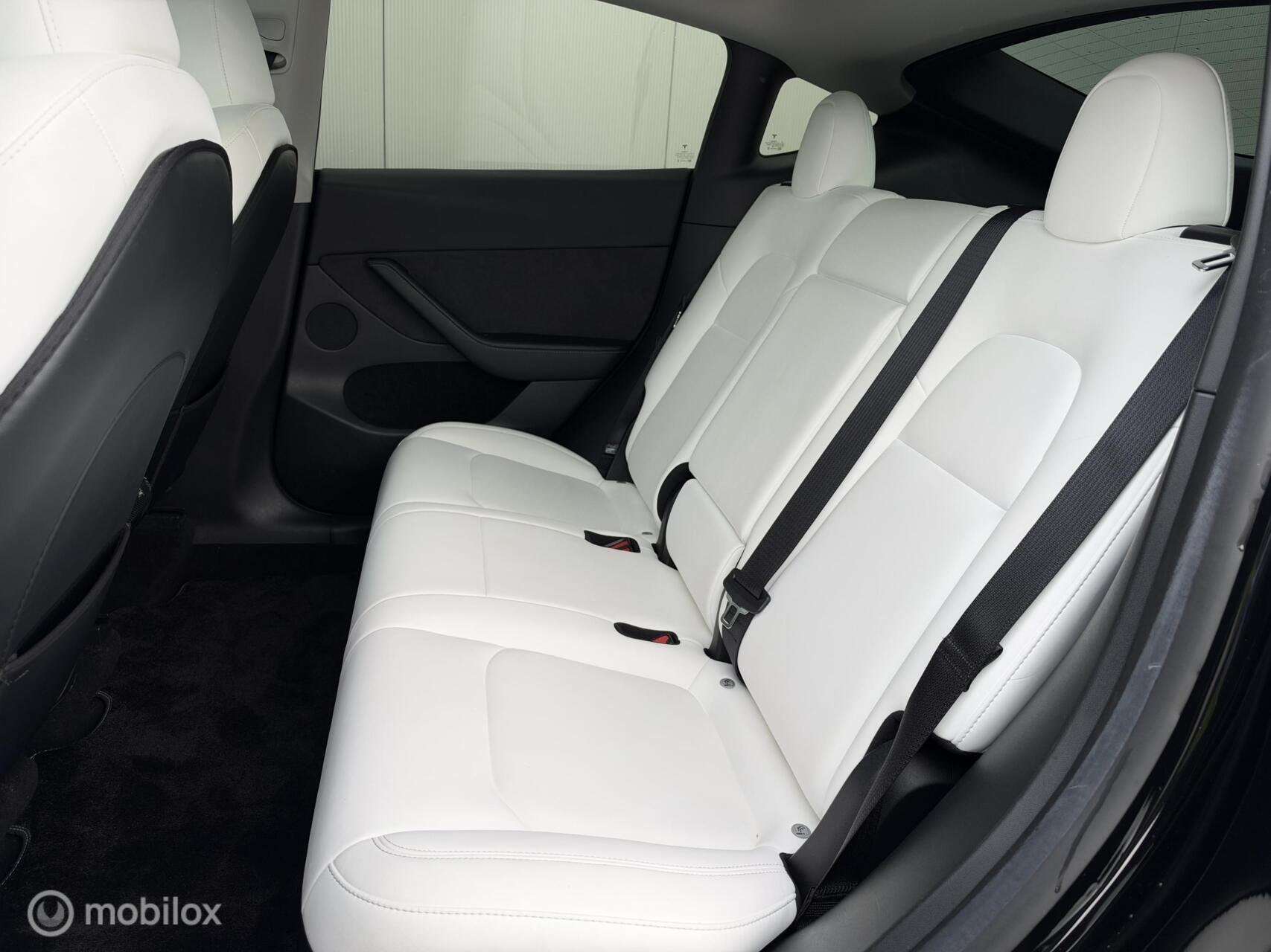 Foto 19 van Tesla Model Y Standard Range LFP | wit interieur | SOH 94%