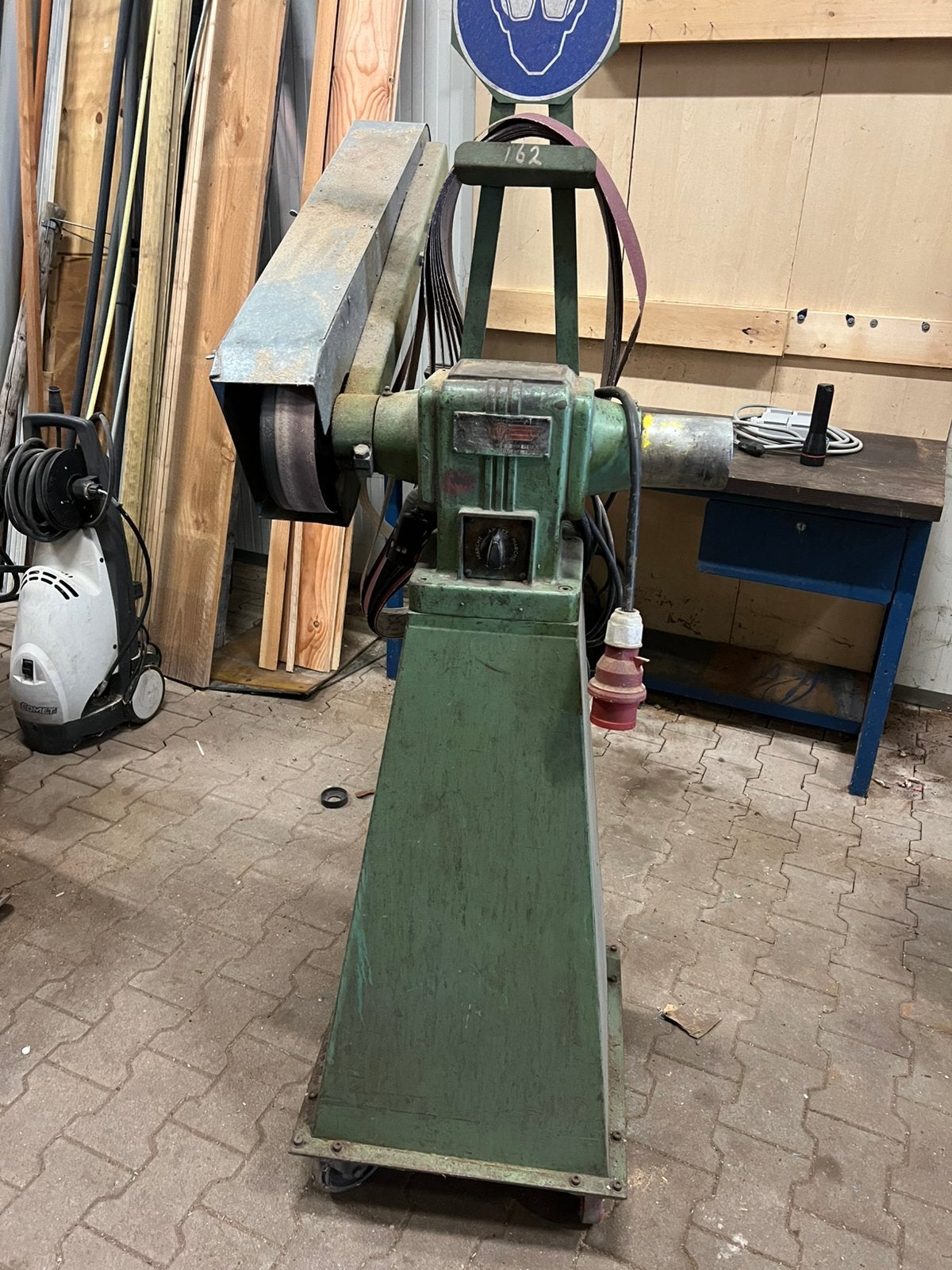 Authentieke bandschuurmachine 380 Volt, Ophalen, Gebruikt, 1200 watt of meer, Bandschuurmachine