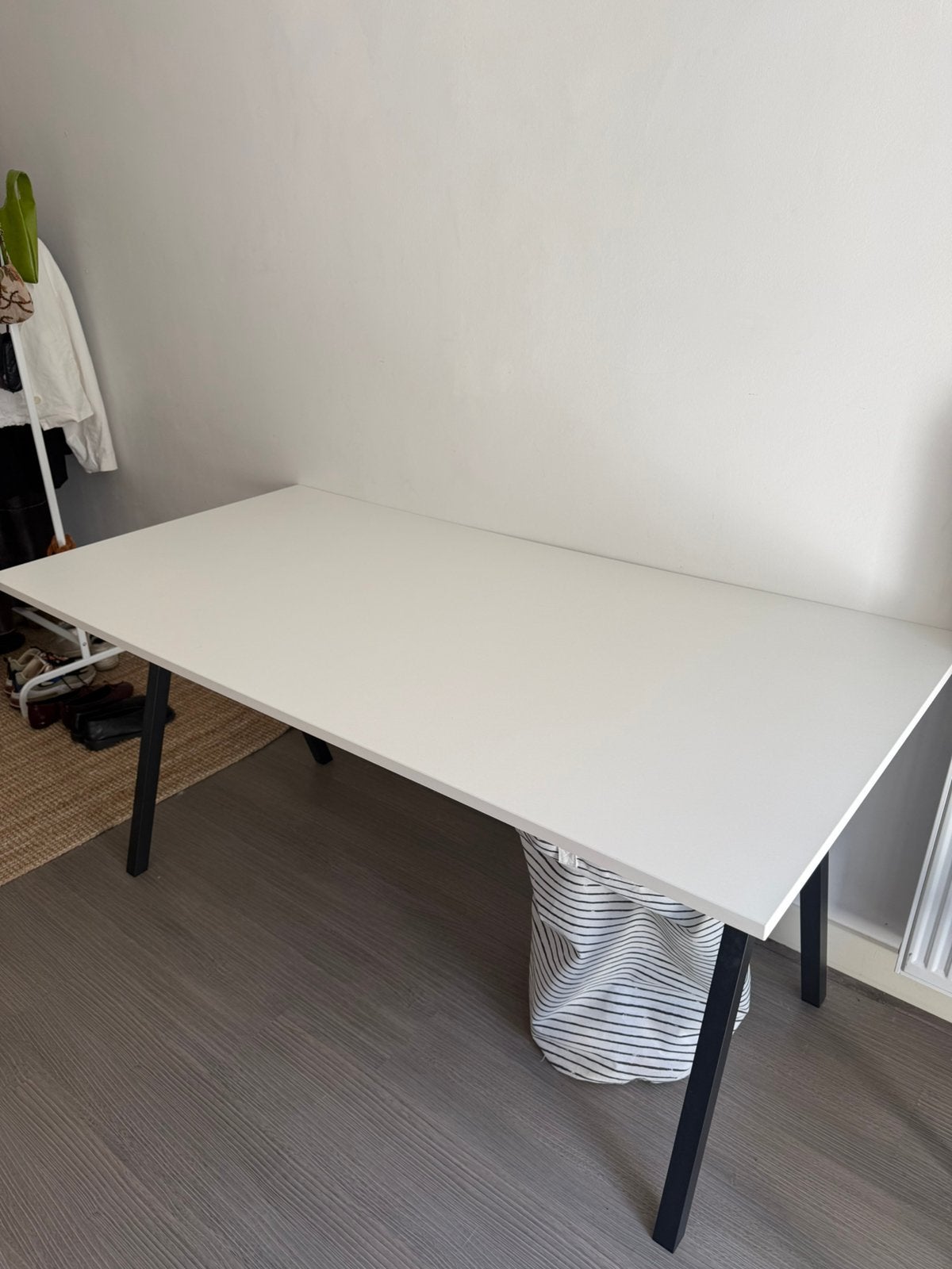 Desk, Huis en Inrichting, Bureaus, Zo goed als nieuw, Secretaire, IKEA, Modern, Spaanplaat of MDF, Wit, Ophalen