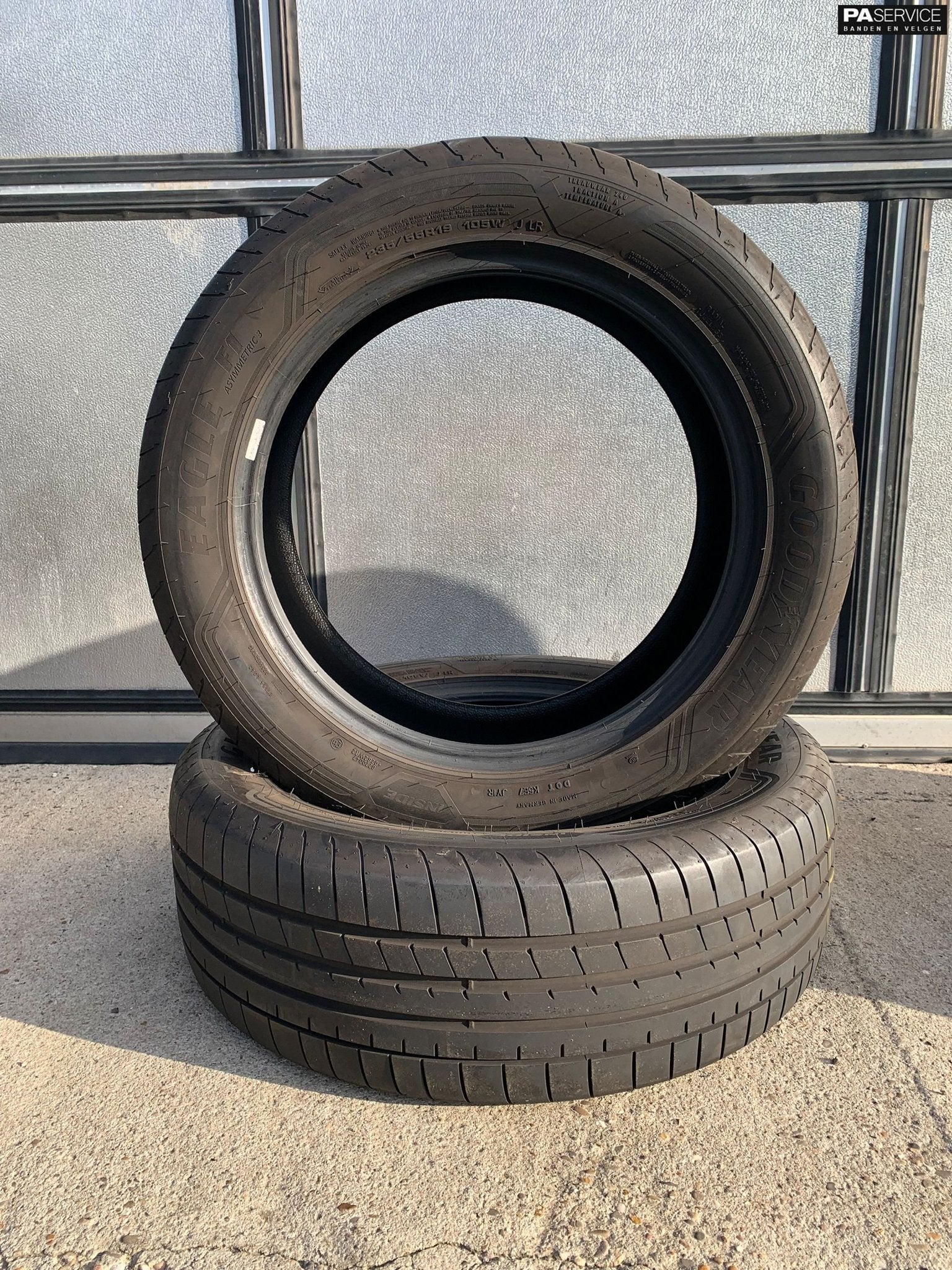 2x Goodyear 235 55 19 zomerbanden 6 mm, Gebruikt, Velg(en), -, -