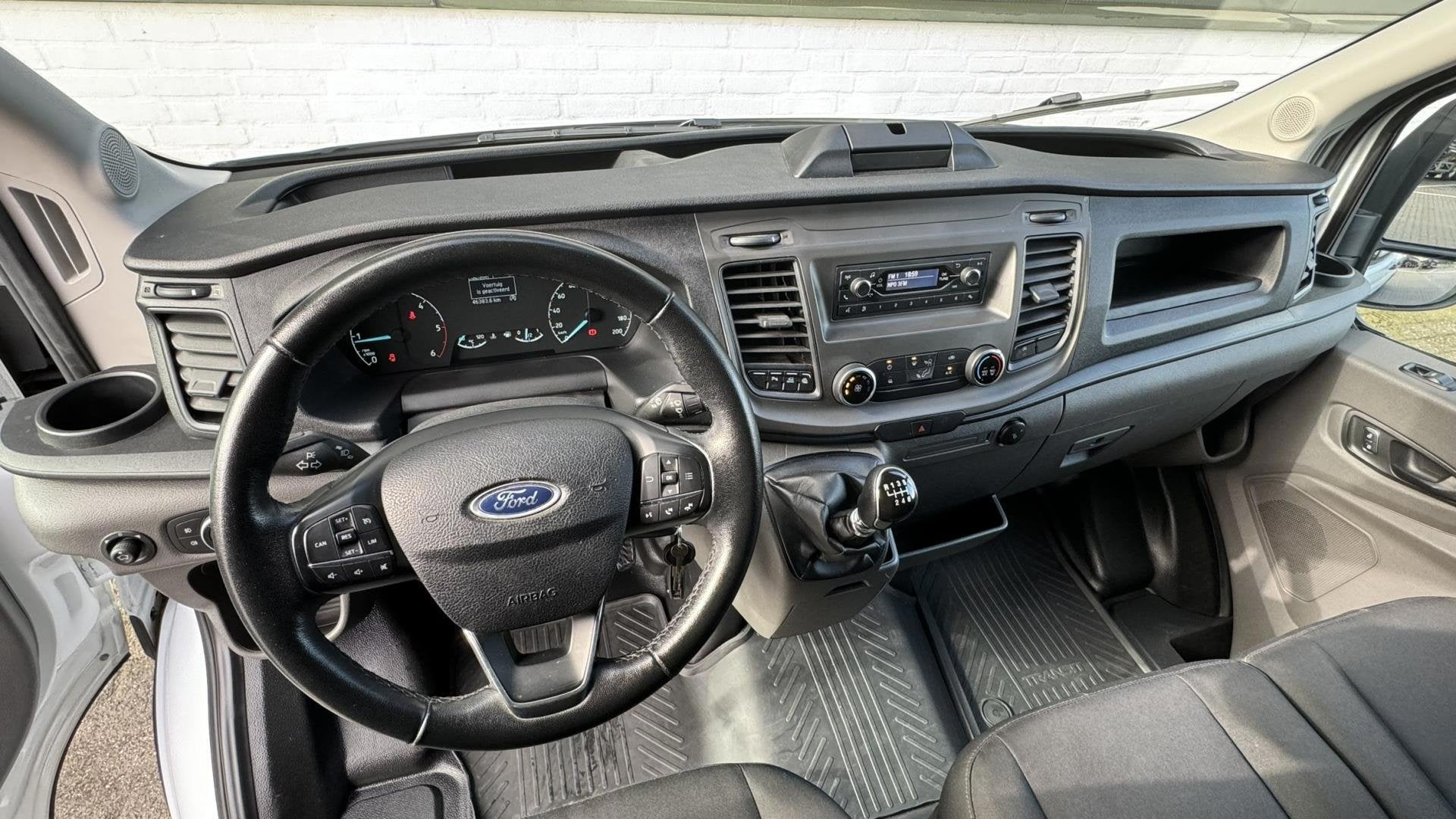 Ford TRANSIT 130pk L2H2 Trend Airco Cruise Pdc 3 Zitplaatsen, Voorwielaandrijving, 4 cilinders, Bedrijf, 130 pk