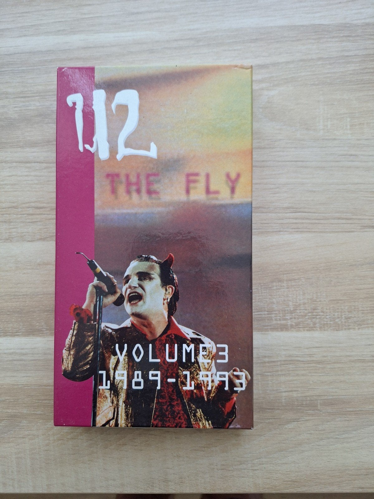 U2 The Fly Volume 3 1989-1993 3CD Boxset Pop Rock, Cd's en Dvd's, Cd's | Pop, Zo goed als nieuw, Pop, Boxset, Inclusief boekje