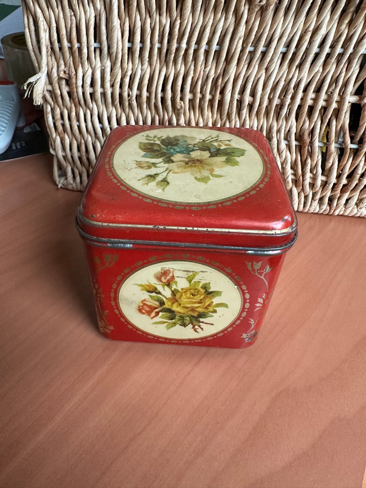 Vintage Rood Kubusvormig Blikje met Vogel- en Bloemenprint, Ophalen of Verzenden