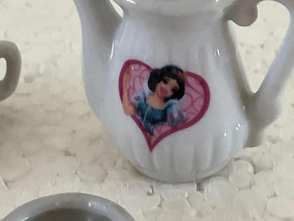 Disney Sneeuwwitje - miniatuur koffie servies, Ophalen of Verzenden, Sneeuwwitje of Doornroosje, Zo goed als nieuw, Beeldje of Figuurtje