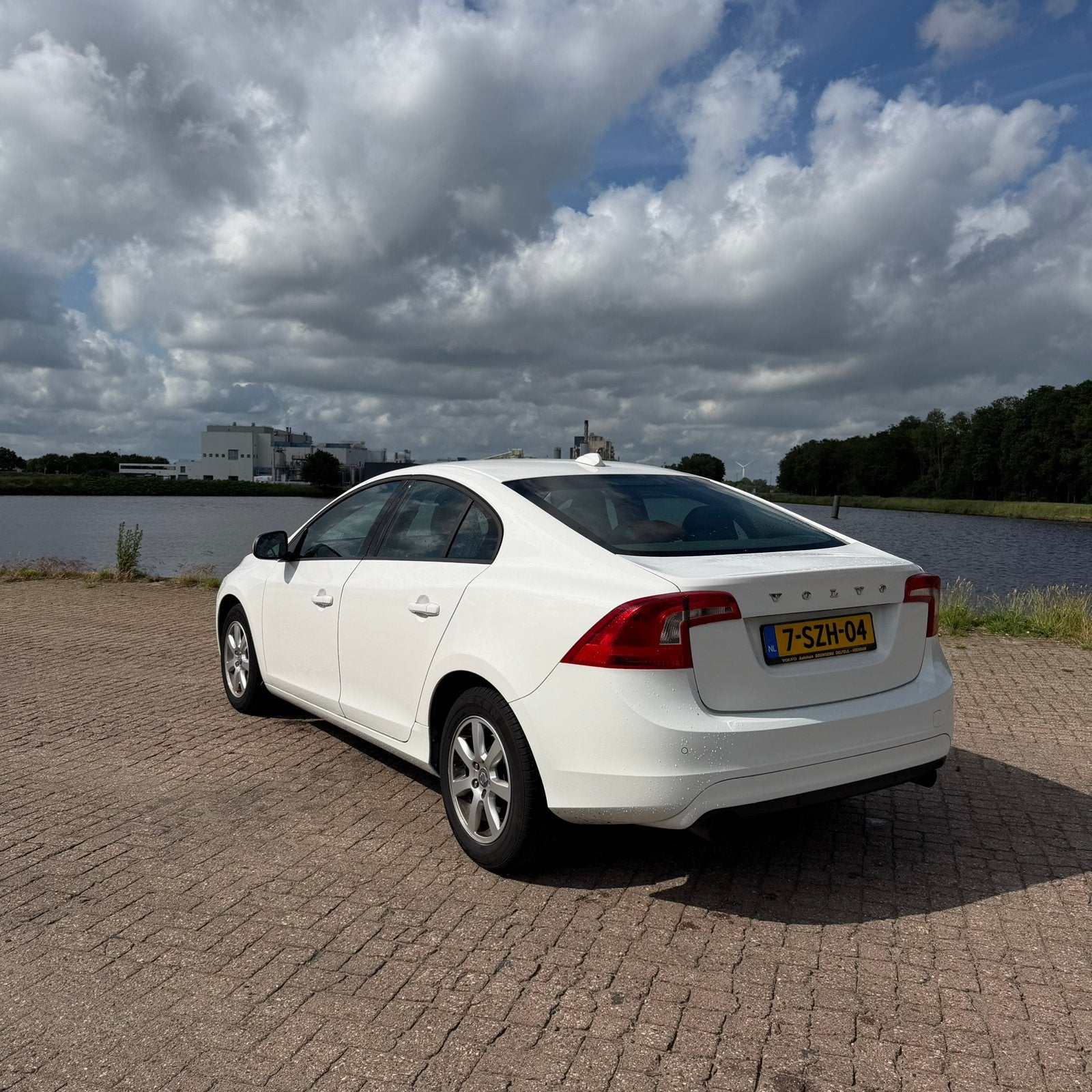 Volvo S60 1.6 T3 2014 Wit, Auto's, Volvo, Bedrijf, S60, ABS, Airbags, Airconditioning, Alarm, Bluetooth, Boordcomputer, Centrale vergrendeling