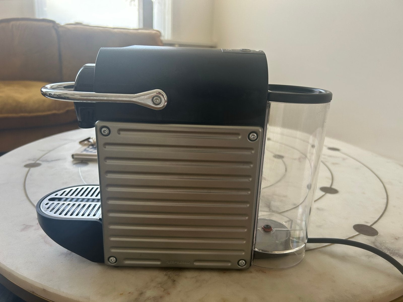 Nespresso Pixie Koffiemachine met Nespresso melkopschuimer, Witgoed en Apparatuur, Koffiezetapparaten, Gebruikt, Espresso apparaat