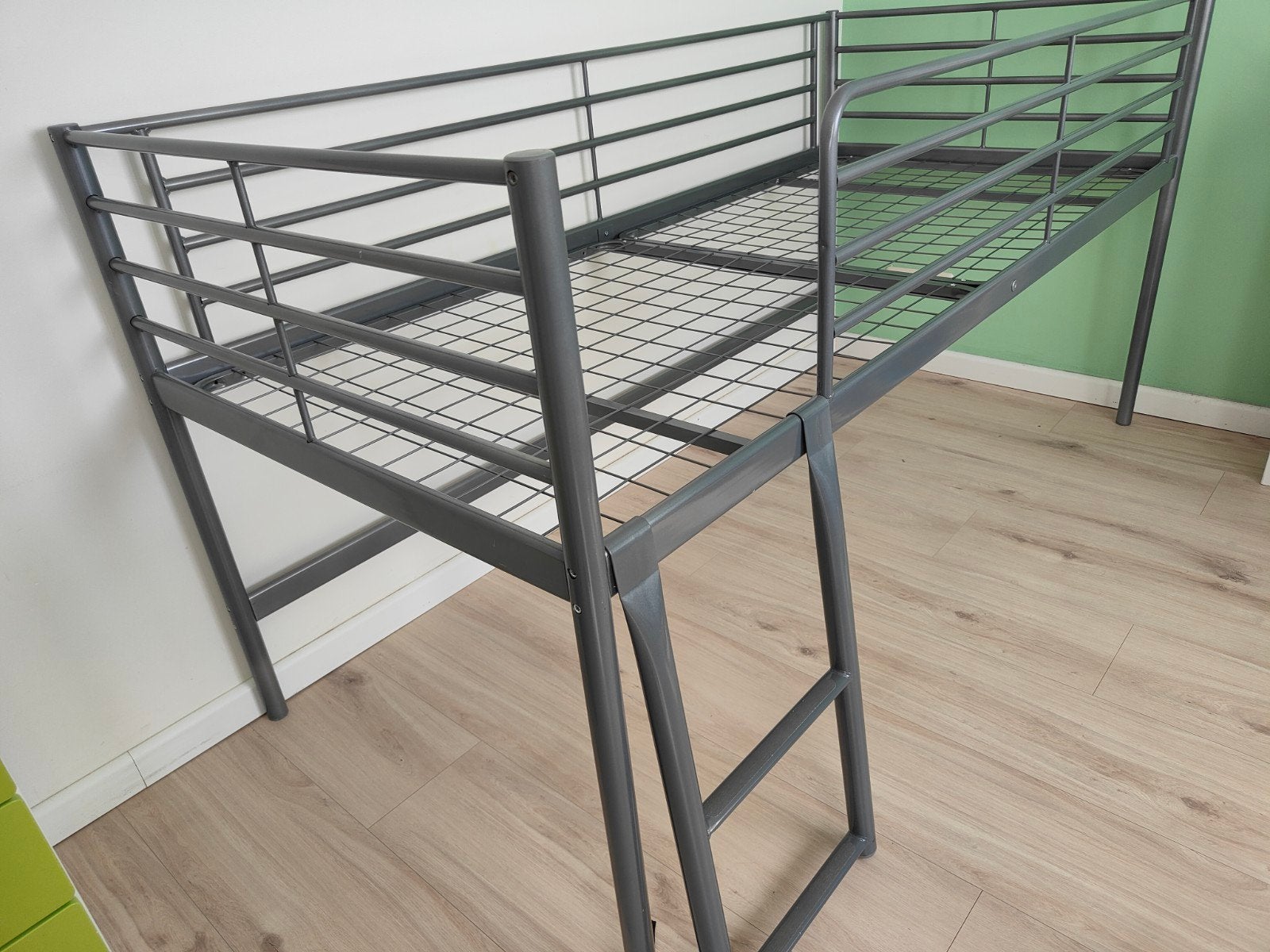 Grijs metalen hoogslaper met lattenbodem, Ophalen, Gebruikt, 90 cm, Eenpersoons