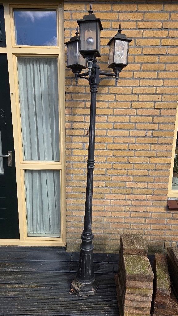 Staande buitenlantaarn Konstsmide Milano zwart 3-lichts, Tuin en Terras, Buitenverlichting, Ophalen, Gebruikt, Staande lamp, Aluminium