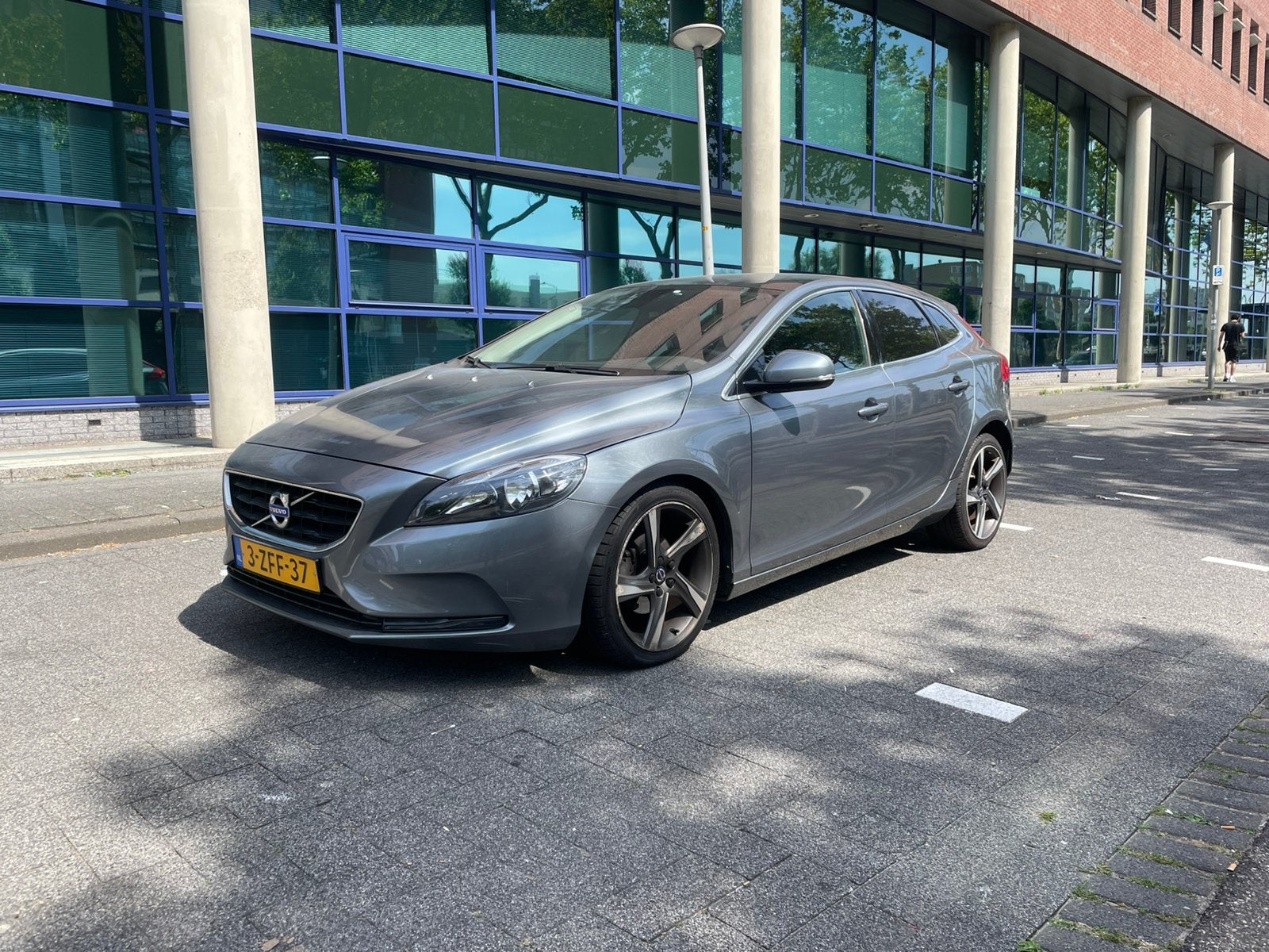 Volvo V40 1.6 D2 115PK 2014 Grijs, Auto's, Zwart, 4 cilinders, Origineel Nederlands, 140 €/maand