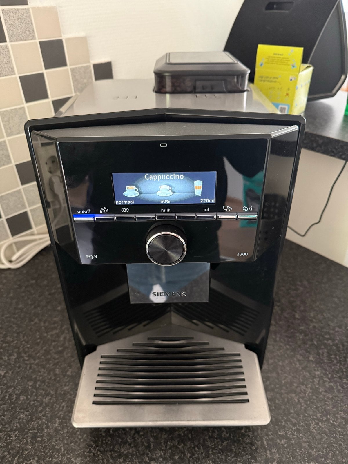 Siemens EQ.9 S300 , 3 jaar, lage tellerstand, Ophalen, 10 kopjes of meer, Koffiemachine, Koffiebonen